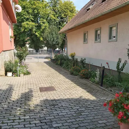 Baratok Haza * Heviz